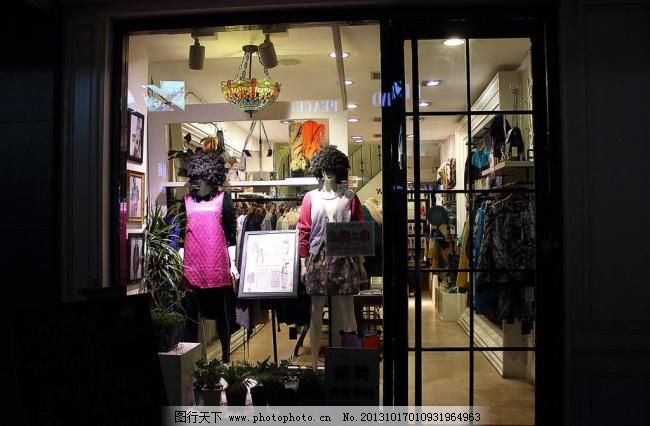 橱窗魅力 如何通过服装服饰陈列打造吸睛店铺形象